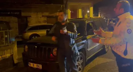 Bursa'da polise direnen alkollü sürücü: 50 santimden fazla yaklaşmayın, herkesi ararım!
