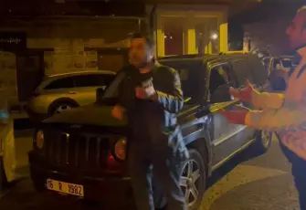 Bursa'da polise direnen alkollü sürücü: 50 santimden fazla yaklaşmayın, herkesi ararım!