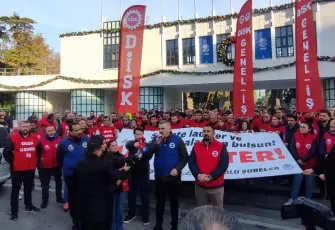 Büyükşehir çalışanları üçüncü kez sahada: İzmirli vekillere destek çağrısı