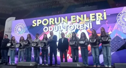 Ege Üniversitesi sporcuları “Sporun Enleri” töreninde ödüllerini aldı