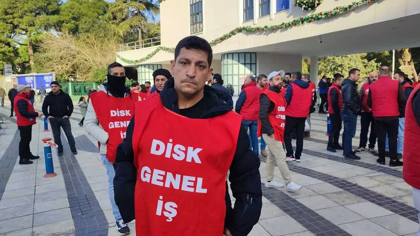 Engelli işçi şarkı sözleriyle Başkan Tugay'a isyan etti 