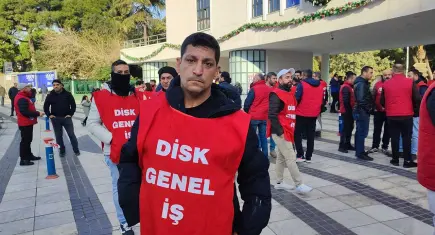 Engelli işçi şarkı sözleriyle Başkan Tugay'a isyan etti 