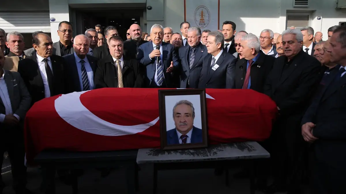 Eski İzmir Milletvekili Tercan son yolculuğuna uğurlandı haberinin görseli