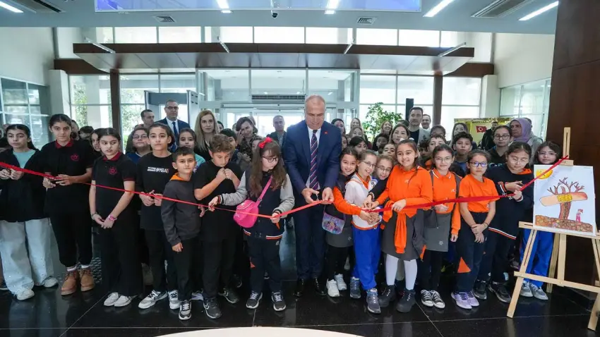 Gaziemirli çocuklar “Toprak” temalı resimleriyle iklim krizine dikkat çekti