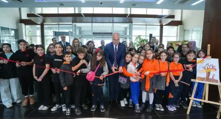 Gaziemirli çocuklar “Toprak” temalı resimleriyle iklim krizine dikkat çekti