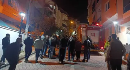 İki binada çatlaklar oluştu, 15 kişi tahliye edildi