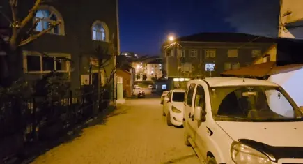 İstanbul’da soygun dehşeti: Silahla evlerine girdiler, 4 yaşındaki çocuk ile annenin ağzını bantladılar