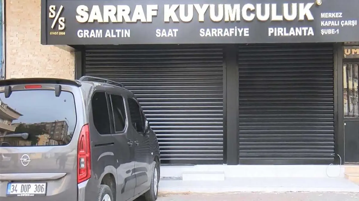 İstanbul’da yüksek miktarda altın ve para toplayıp kaçan kuyumcu İzmir’de yakalandı haberinin görseli