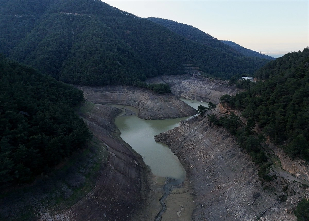 İzmir’de baraj alarmı: Tahtalı’nın doluluğu yüzde 1’in altına indi başlıklı video haberin görseli