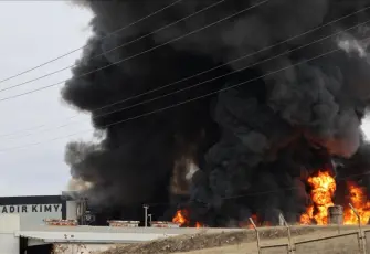 Kırıkkale OSB’de kimya fabrikasında yangın: Patlama riski nedeniyle çevre tahliye edildi