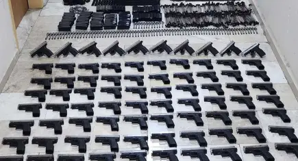 Polisin durdurduğu otomobilden cephanelik ele geçirildi