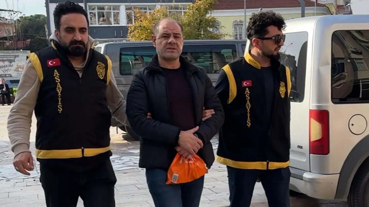 Polisten firariye film gibi operasyon: ‘Banyo su akıtıyor komşu’ diyerek yakaladılar! haberinin görseli