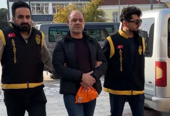 Polisten firariye film gibi operasyon: ‘Banyo su akıtıyor komşu’ diyerek yakaladılar!