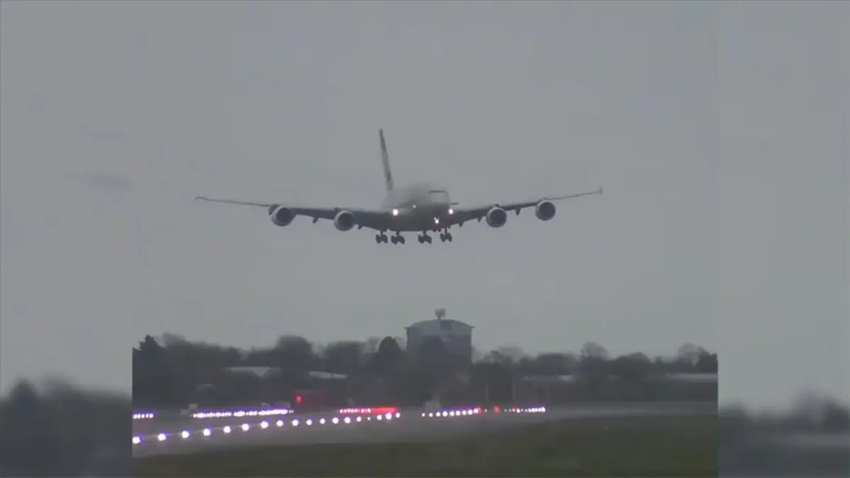 PSG kafilesini taşıyan uçakta tehlike anları: İnişten önce manevra yapmak zorunda kaldı haberinin görseli