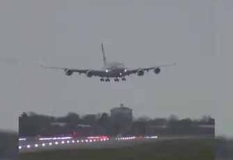 PSG kafilesini taşıyan uçakta tehlike anları: İnişten önce manevra yapmak zorunda kaldı