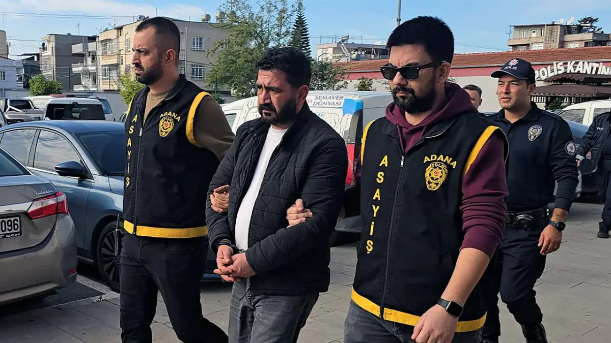 179 suç kaydı ve 22 yıl hapis cezasıyla aranıyordu: 10 yıldır firari olan zanlı AVM’de yakalandı haberinin görseli