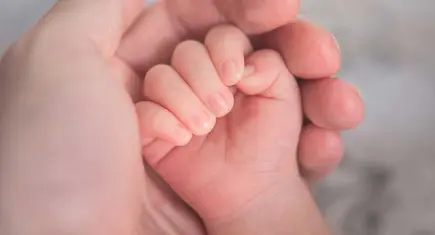 Bakan Göktaş'tan AK Parti Grubuna doğum ve babalık izni zyareti