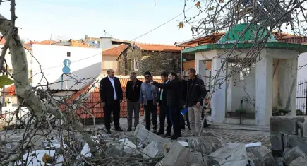 Başkan Çiçek Efemçukuru’nda incelemelerde bulundu