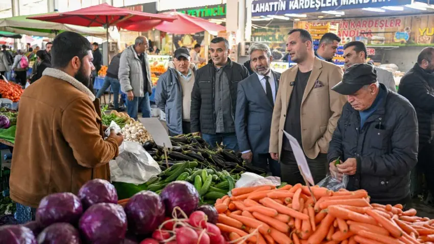 Başkan Eşki’den İnönü Mahallesi Pazaryeri’nde denetim ve esnaf ziyareti
