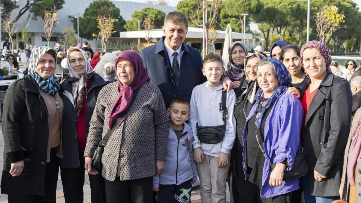 Başkan Tugay, Göl Gazinosu’nda Beydağlı kadınlarla buluştu haberinin görseli