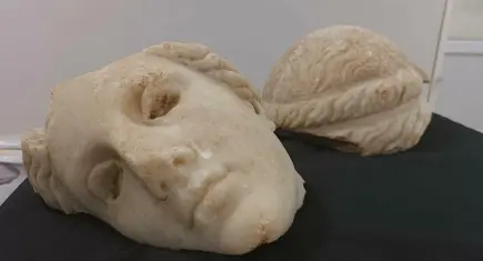 İzmir’de 2 bin 200 yıllık heykel başı bulundu