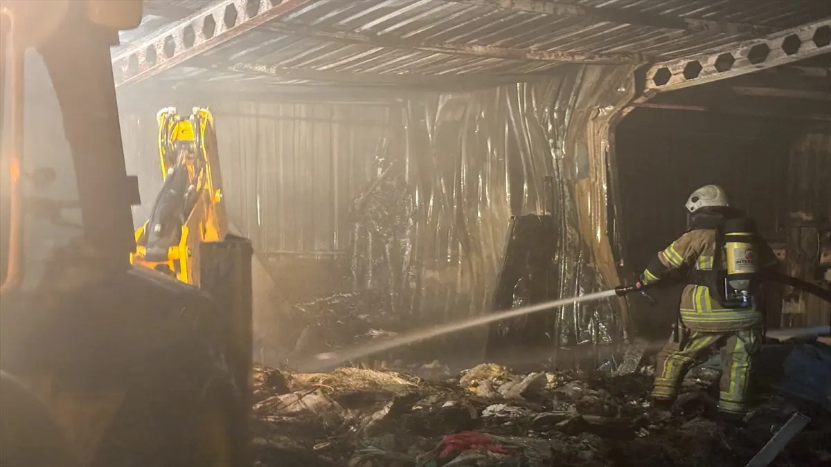 İzmir haber: Kemalpaşa’da kompozit fabrikasında korkutan yangın haberinin görseli