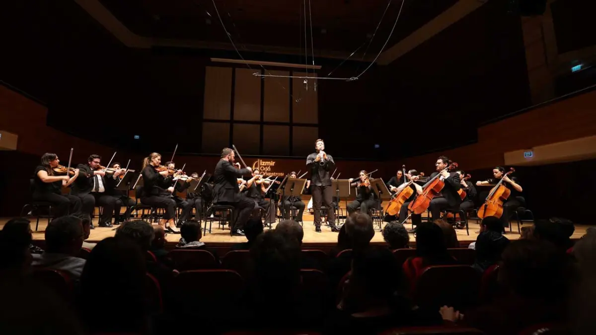 İzmir Oda Orkestrası, Barragán ile konser verdi haberinin görseli