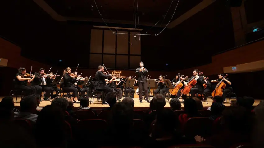 İzmir Oda Orkestrası, Barragán ile konser verdi haberinin görseli