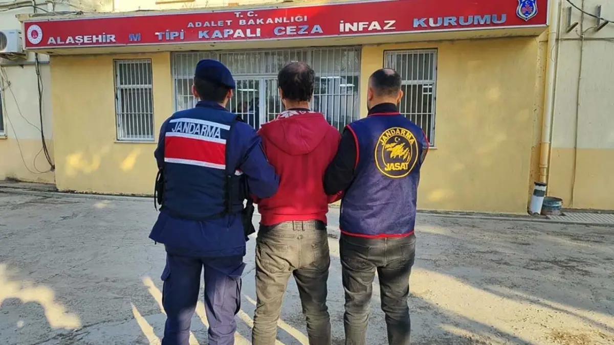 Manisa'da bağ terörü son buldu: Üzüm üreticilerini bıçakla tehdit ederek gasbeden firari hükümlü yakalandı haberinin görseli