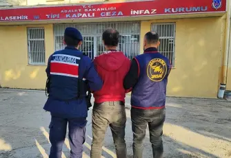 Manisa'da bağ terörü son buldu: Üzüm üreticilerini bıçakla tehdit ederek gasbeden firari hükümlü yakalandı
