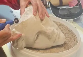 Metropolis Antik Kenti'nde heyecan veren keşif: Helenistik döneme tanrıça heykeli başı çıkarıldı