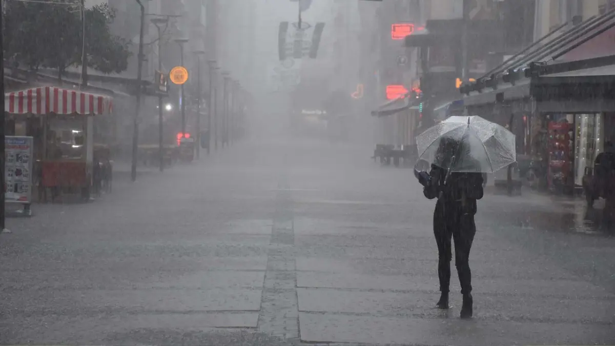 Uzmanlar uyarıyor: İzmir’de sel ve su baskınları devam edecek haberinin görseli