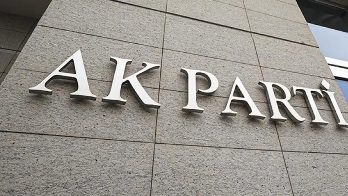 AK Parti’den su krizi açıklaması: 3 bardak sudan 1’i sokağa akıyor haberinin görseli