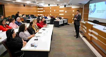 Bornova’da Muhtarlar Akademisi ilk eğitimini verdi