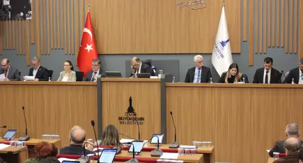 Büyükşehir Meclisi yılı Harmandalı, Karşıyaka Stadı ve İşçiler ile noktaladı