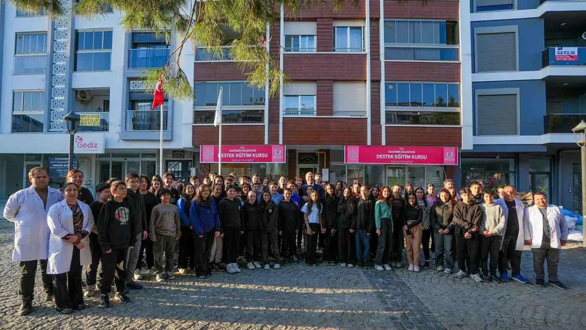 Gaziemir Belediyesi öğrencilerin yanında haberinin görseli