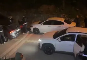 Gaziemir'de otomobil galerisine patlayıcı maddeyle saldırı: 5 şüpheli yakalandı