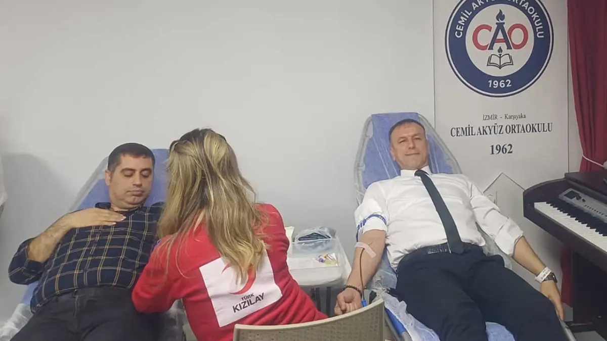 Öğretmen ve veliler kan vererek birbirimize candan bağlıyız dedi haberinin görseli