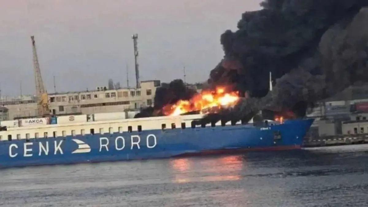 Rusya, Odessa'da demirli Türk yük gemisini vurdu haberinin görseli