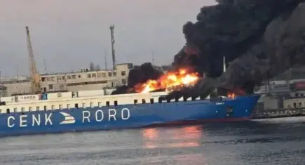 Rusya, Odessa'da demirli Türk yük gemisini vurdu