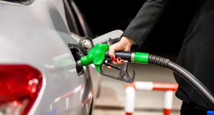 Sürücüleri sevindirecek gelişme: Motorine indirim yolda! Cumartesi günü tabelalar değişiyor