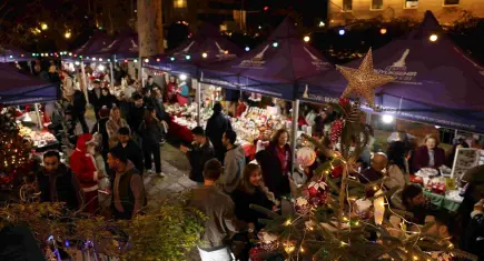 Yeni Yıl Pazarı İzmirlilerden ilgi görüyor