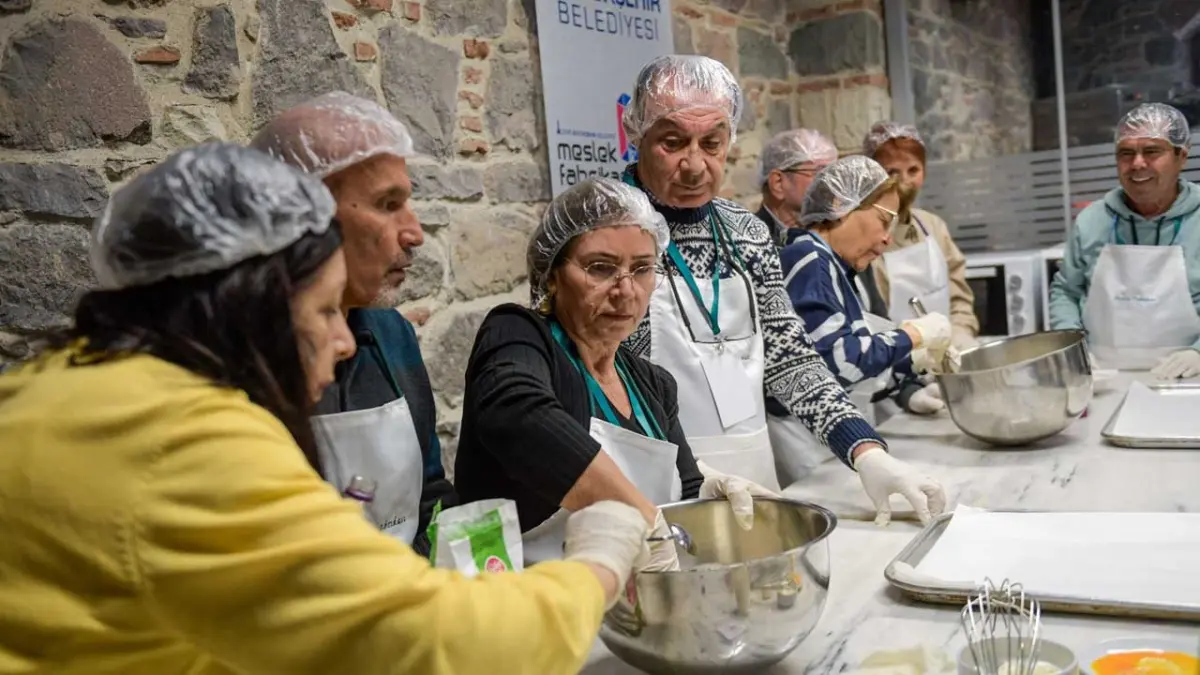 3. Yaş Üniversitesi ile sağlıklı yaş alıyorlar haberinin görseli