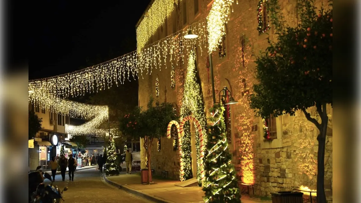 Çeşme’de yılbaşı coşkusu meydanlara taşınıyor haberinin görseli