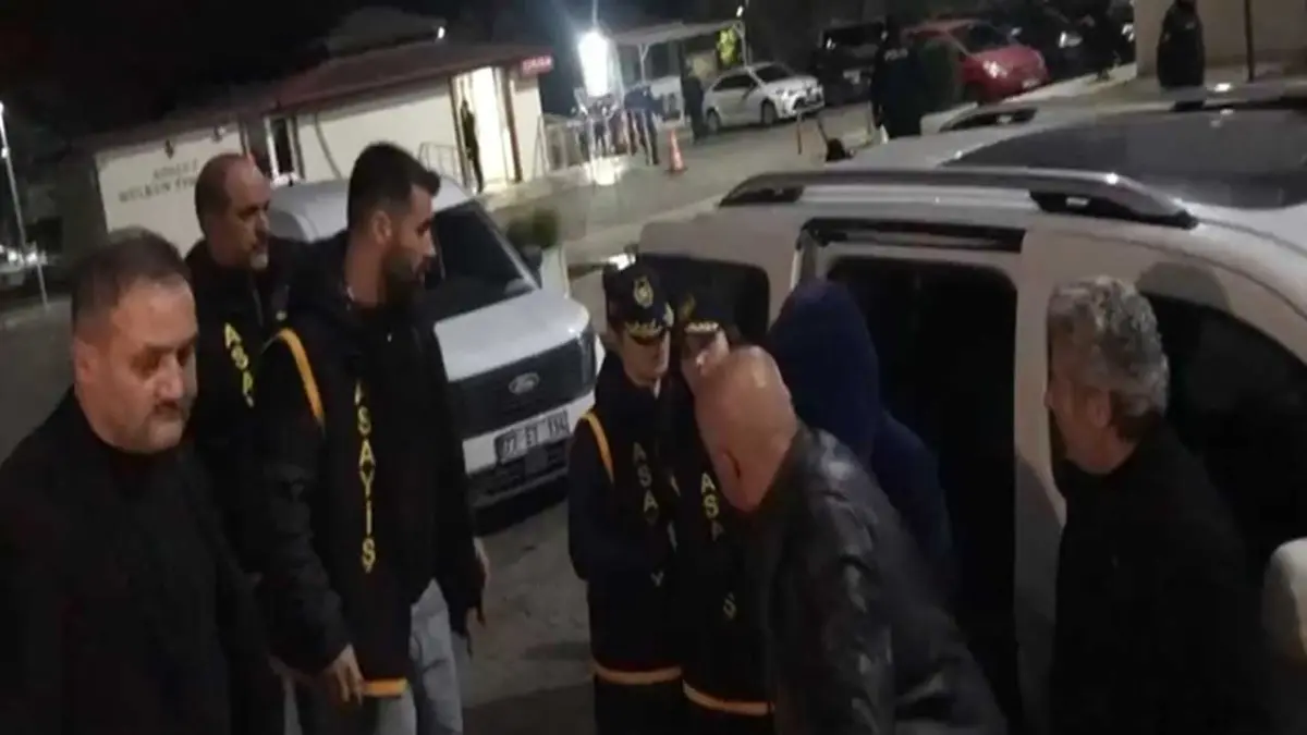 Güllü'nün kızı tutuklamaya sevk edildi:Tasarlayarak kasten yakınını öldürmek haberinin görseli