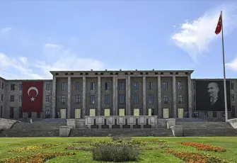 TBMM lokantasında stajyer öğrencilere taciz skandalı: 3 şüpheli cinsel taciz suçundan tutuklandı