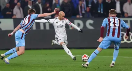 10 Kişilik Beşiktaş avantajı koruyamadı: Derbide altı gollü beraberlik!