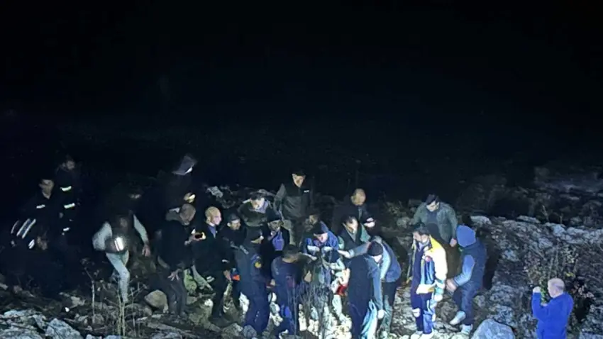 Denize uçan otomobilin sürücüsü yaralandı haberinin görseli