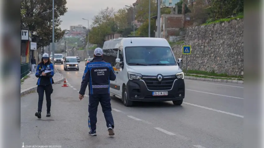 İzmir’de trafik denetimlerinde dron dönemi