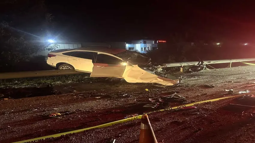 Otomobil ile hafif ticari araç çarpıştı: 3 ölü, 2 yaralı haberinin görseli